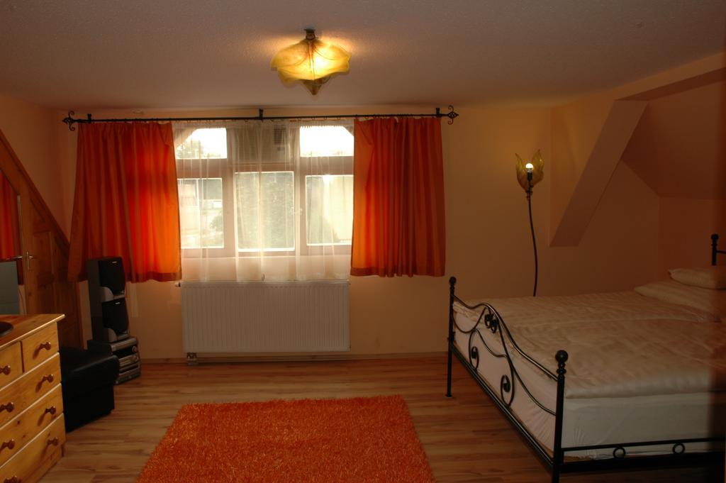 Alom Kucko Apartman 佐洛埃格塞格 客房 照片